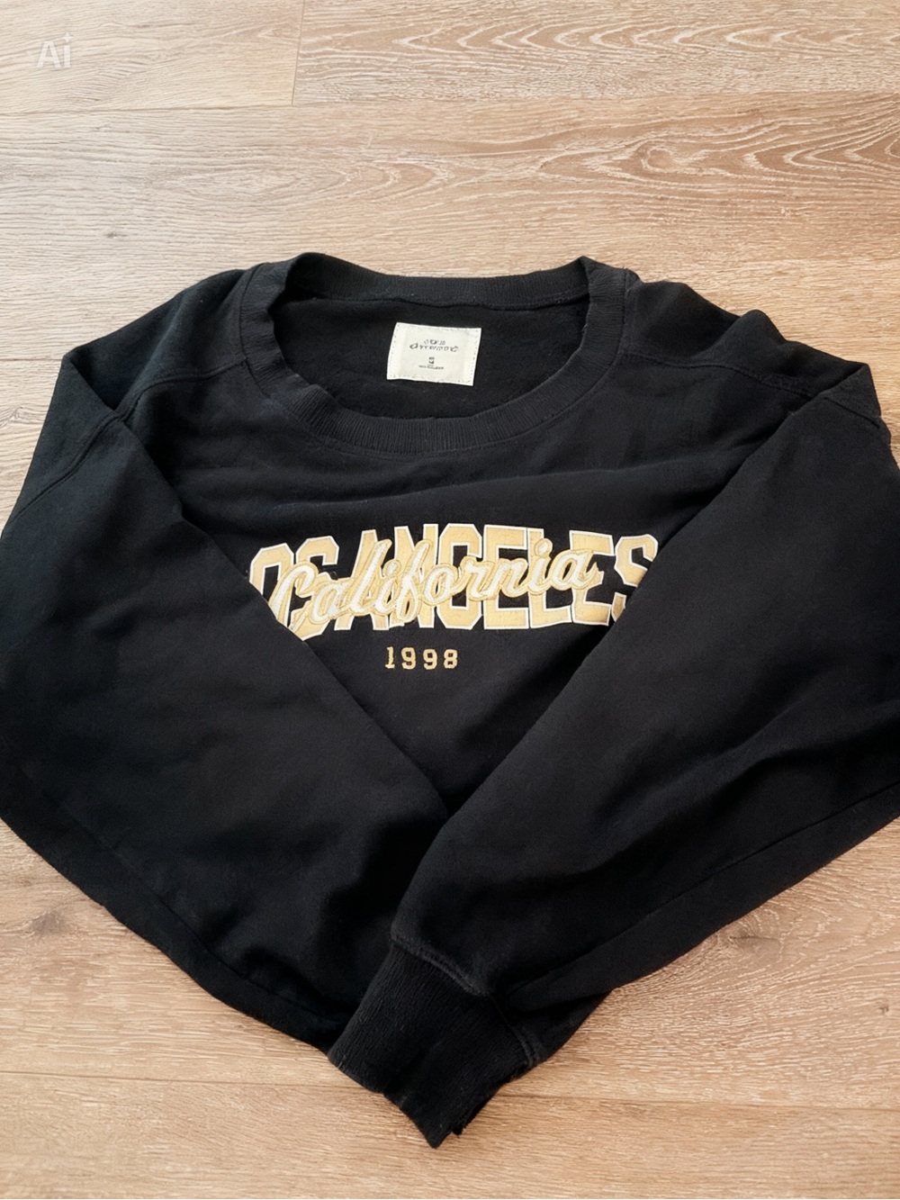Black Crewneck Sweatshirt with Gold 'Los Angeles California 1998' Graphic